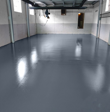 Solvent free epoxy primer applied on concrete subfloor