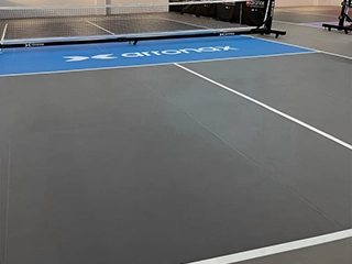 MMA quartz flooring system with abrasion resistance and slip resistance for food processing and industrial facilities