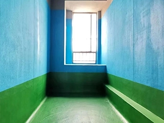 Polyaspartic decorative flooring system with customizable appearance, color stability, and seamless surface performance